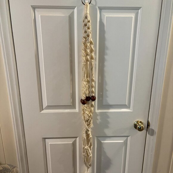 Vintage Handmade White Macrame Plant Hanger ~ Bohemian ~ Decorative - Picture 1 of 2
